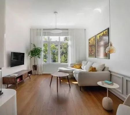 The Penthouse Vibe Apartment *